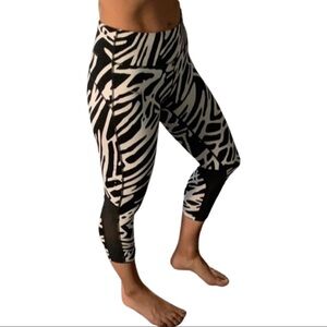 Nike Dri-Fit capris in black and white pattern